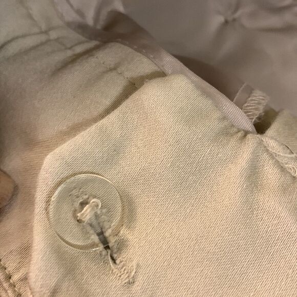 New York & Company size 4 khaki shorts - Picture 6 of 9